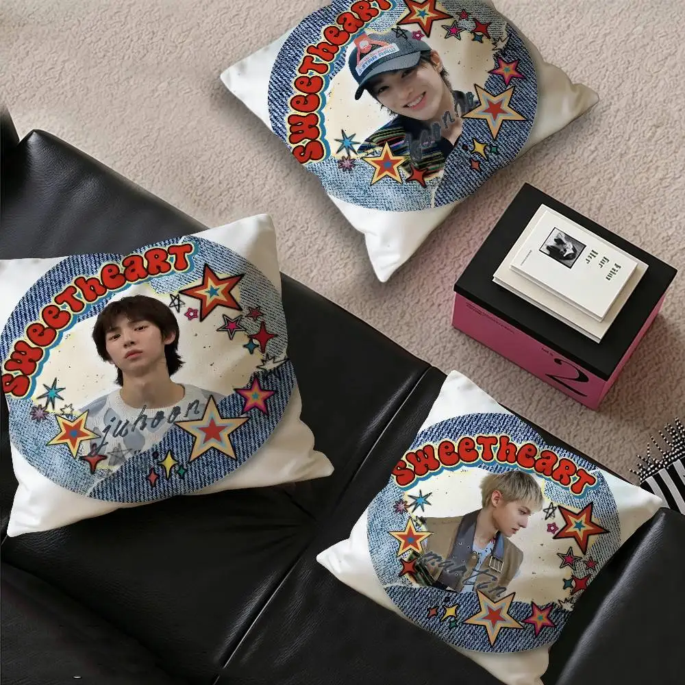Kpop Music C-CORTIS 45*45cm Cushion Cover Pillow Cover Decor Pillowcase Home Pillowcase for Couch Pillow
Kpop Music C-CORTIS 45*45cm Cushion Cover Pillow Cover Decor Pillowcase Home Pillowcase for Couch Pillow
