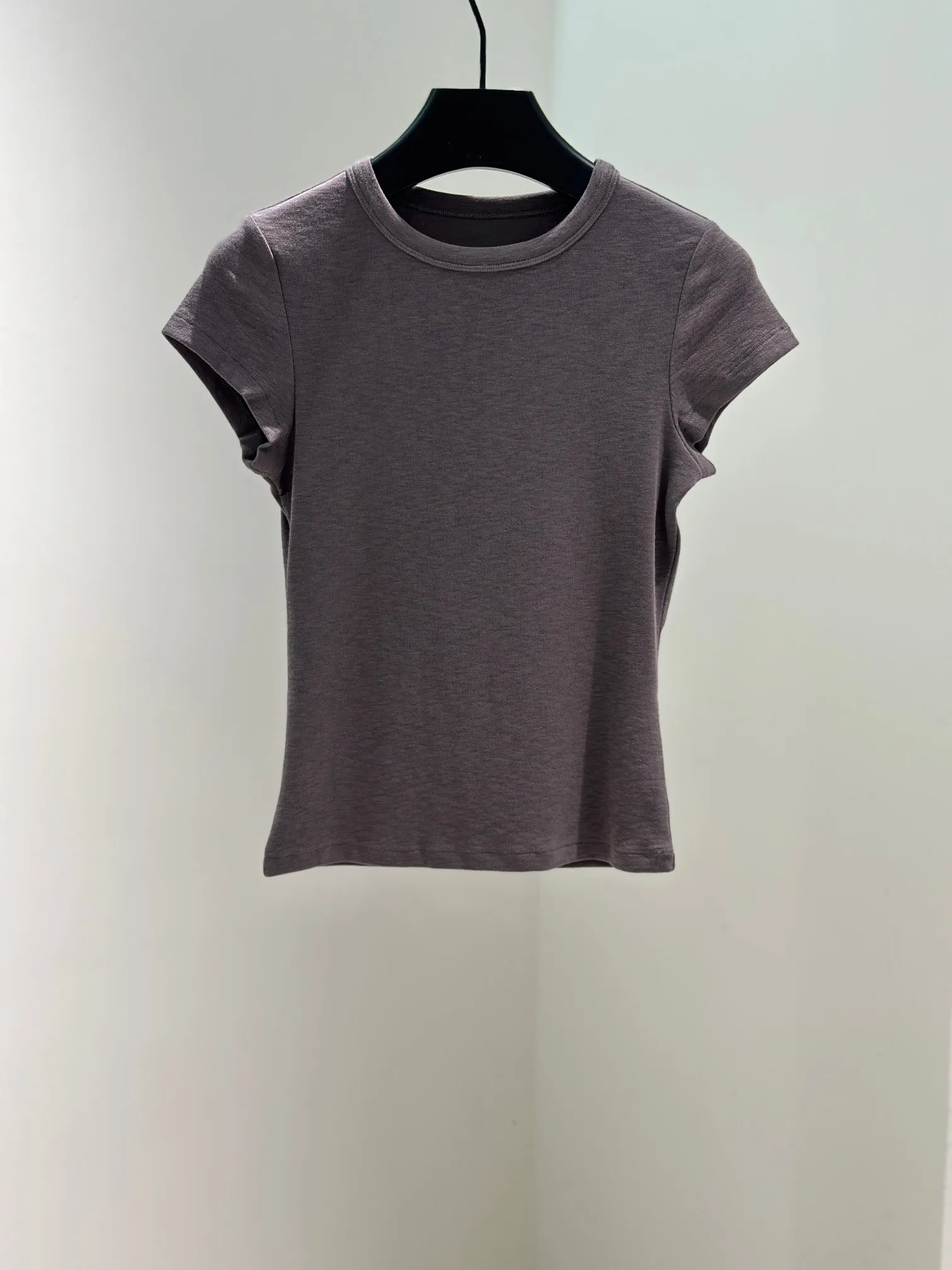 High quality new women's round neck solid color short sleeved T-shirt, simple and versatile short sleeved T-shirt
High quality new women's round neck solid color short sleeved T-shirt, simple and versatile short sleeved T-shirt