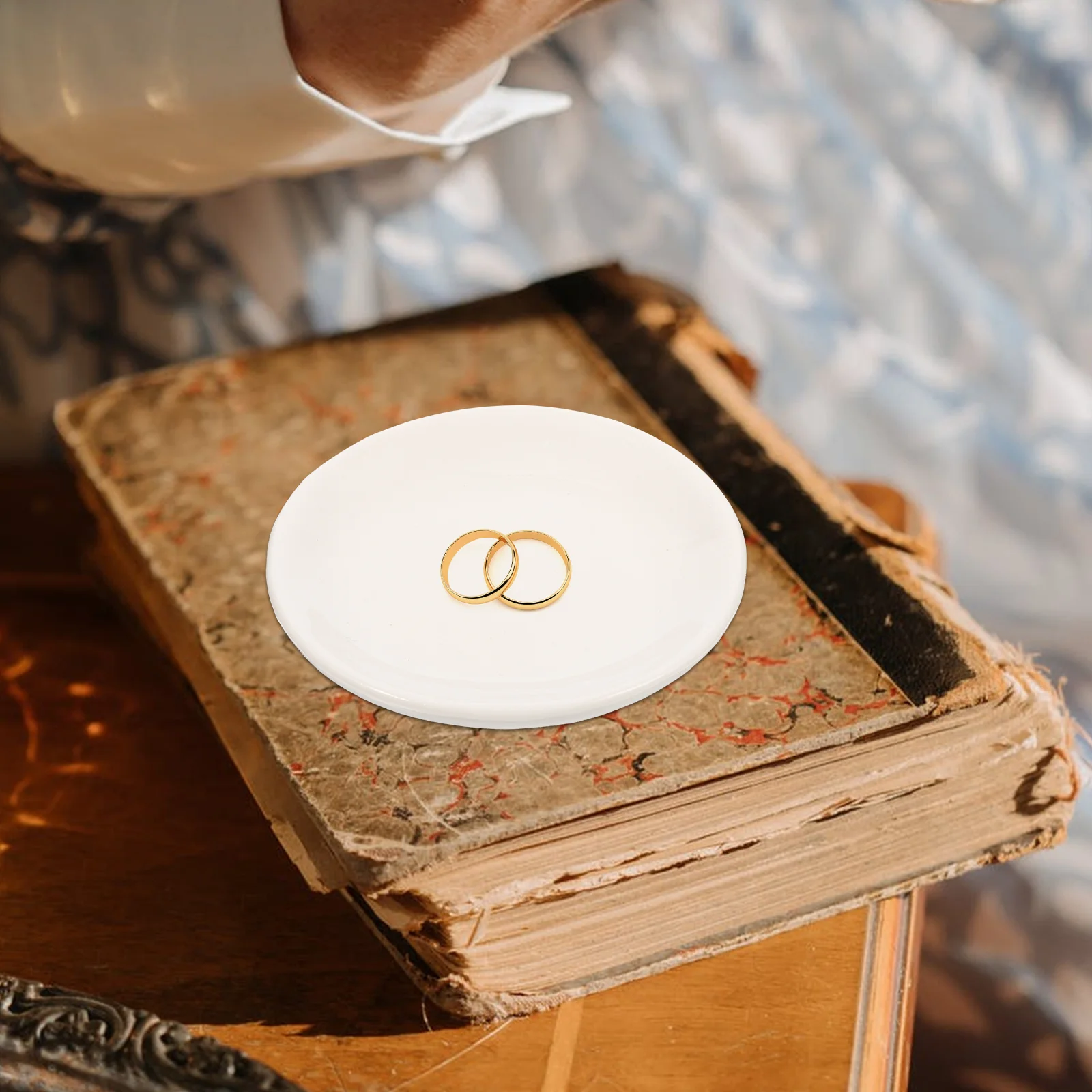 Ceramic Jewelry Tray Round Smooth Surface For Ring Earring Necklace Storage Dish Trinket Plate Desktop Organizer Sundries
Ceramic Jewelry Tray Round Smooth Surface For Ring Earring Necklace Storage Dish Trinket Plate Desktop Organizer Sundries