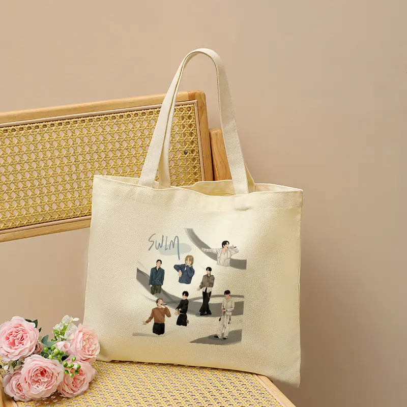 Beige Tote Bag Arirang 2.0 World Tour 2026 Kpop Fan Gift Fashion Shoulder Bag Art Reusable Grocery Bags for Women Shipping Bag
Beige Tote Bag Arirang 2.0 World Tour 2026 Kpop Fan Gift Fashion Shoulder Bag Art Reusable Grocery Bags for Women Shipping Bag