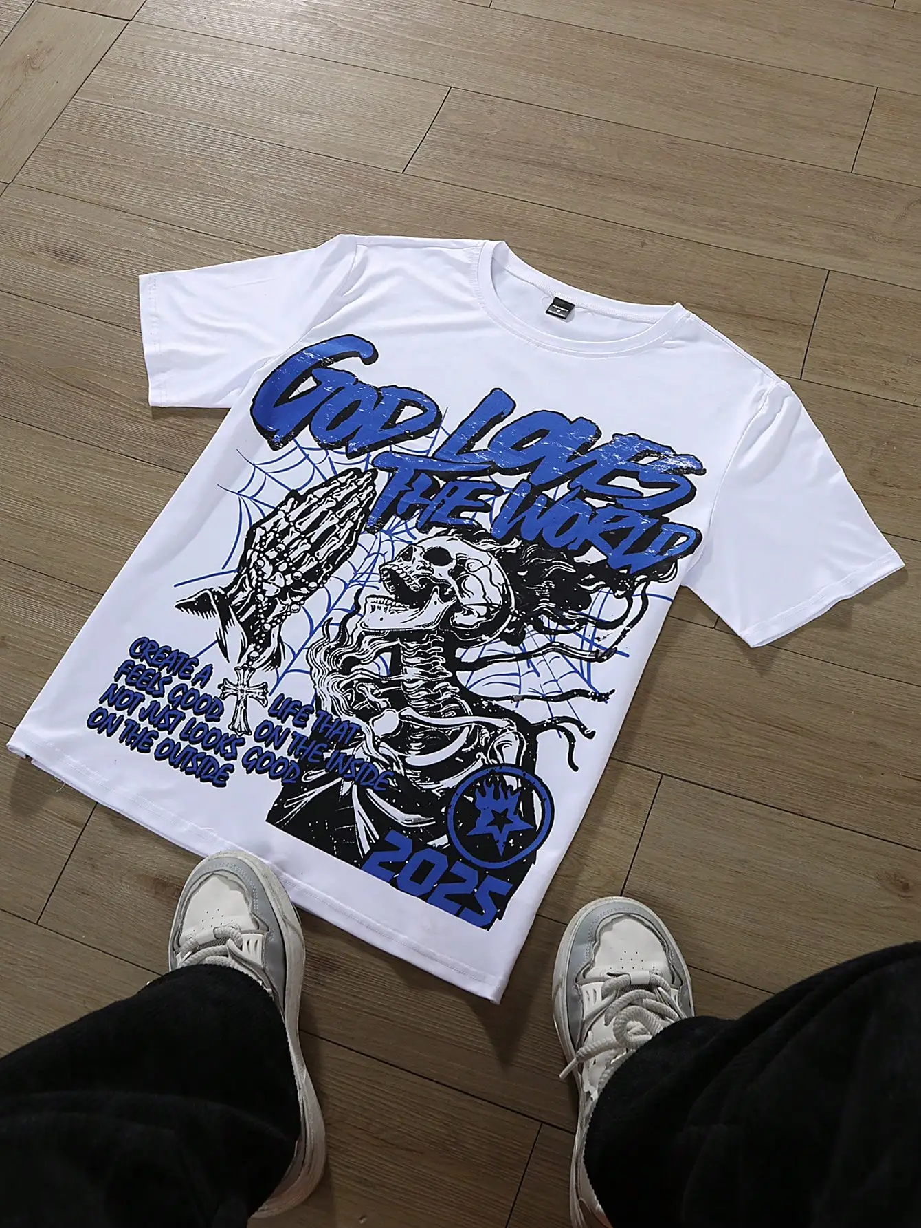 Men's White Graphic Tee with Skull & Prayer Hands Print, Casual Short Sleeve
Men's White Graphic Tee with Skull & Prayer Hands Print, Casual Short Sleeve