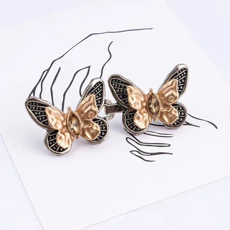 Butterfly Shaped Waist Cinching Buckle Removable No Sewing Adjustable Waist Size Reducing Tool for Clothing Modification
Butterfly Shaped Waist Cinching Buckle Removable No Sewing Adjustable Waist Size Reducing Tool for Clothing Modification