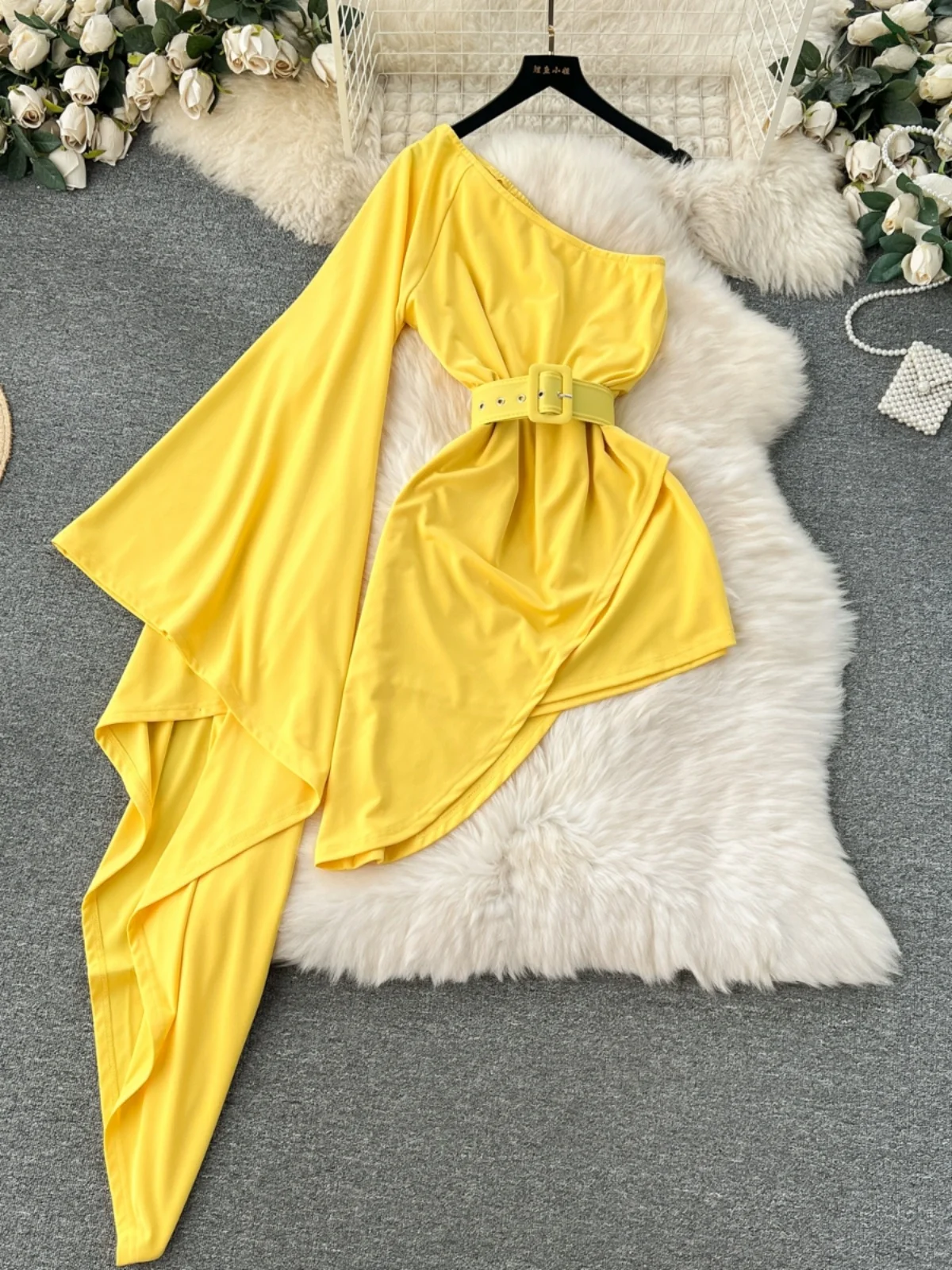 Foamlina 2024 New Spring Women's Fashion Trendy Flare Sleeve Single Shoulder Off The Shoulder Slim Fit Short Irregular Dress
Foamlina 2024 New Spring Women's Fashion Trendy Flare Sleeve Single Shoulder Off The Shoulder Slim Fit Short Irregular Dress