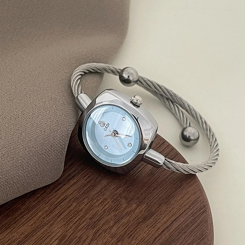 Vintage Temperament Small exquisite woven rope bracelet watch for women's Girl party gift Jewelry wholesale
Vintage Temperament Small exquisite woven rope bracelet watch for women's Girl party gift Jewelry wholesale