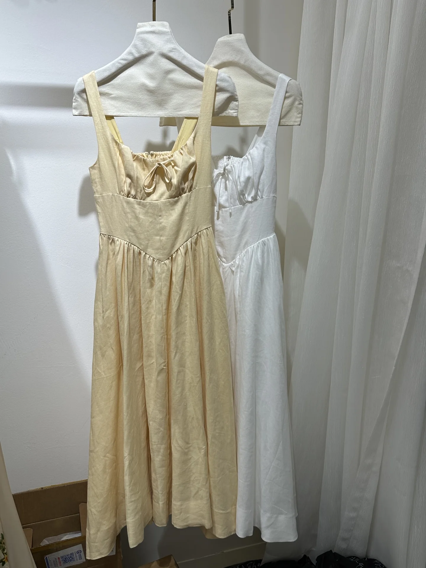 2 Colors Women Linen Sling Dress Adjusted Strap Square Collar Sleeveless Elastic Waist Elegant Fashion Midi Robe 
2 Colors Women Linen Sling Dress Adjusted Strap Square Collar Sleeveless Elastic Waist Elegant Fashion Midi Robe