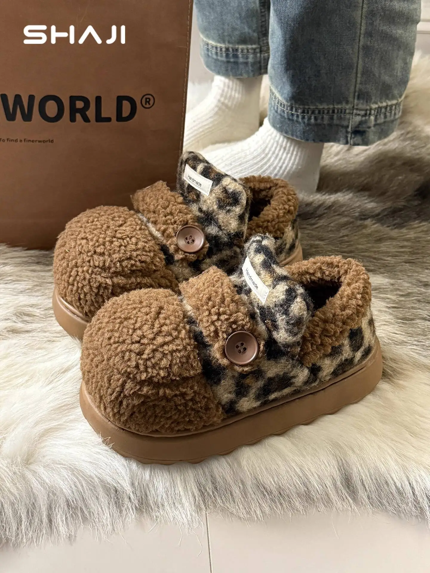 Women Home Cotton Shoes 2025 Winter New Women Furry Slippers Closed Heel Thick Soled Warm Cotton Indoor Outdoor Household Shoes
Women Home Cotton Shoes 2025 Winter New Women Furry Slippers Closed Heel Thick Soled Warm Cotton Indoor Outdoor Household Shoes