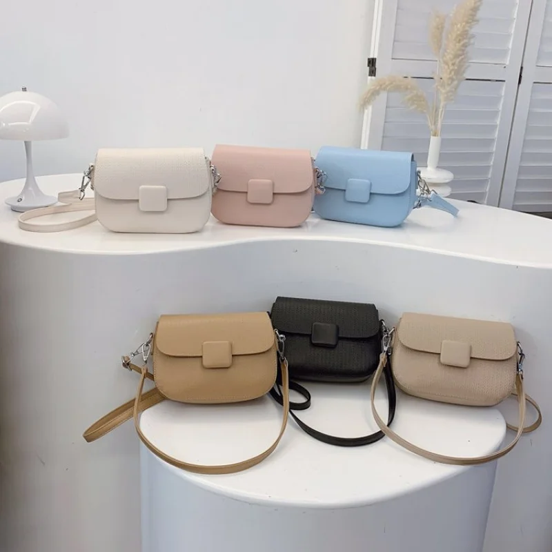 Fashionable Canvas Crossbody Bag Women Drawstring Design Anti-Theft Pocket Lightweight Best-Selling Travel Bag
Fashionable Canvas Crossbody Bag Women Drawstring Design Anti-Theft Pocket Lightweight Best-Selling Travel Bag