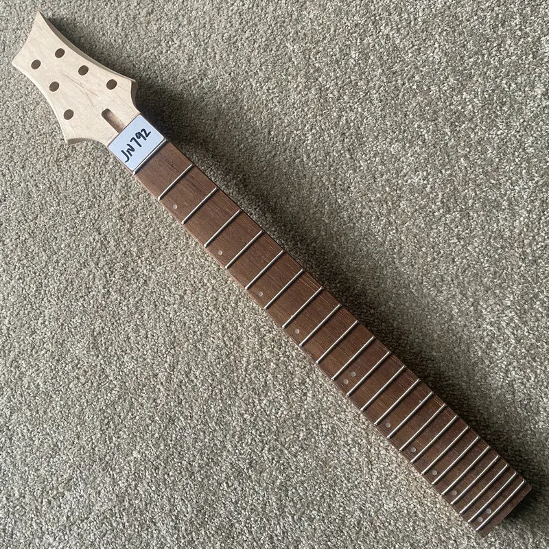 JN792 Short Scale 6 String Electric Guitar Neck Maple+Rosewood 24 Frets Custom Order Semi Finished DIY Guitar Parts
JN792 Short Scale 6 String Electric Guitar Neck Maple+Rosewood 24 Frets Custom Order Semi Finished DIY Guitar Parts
