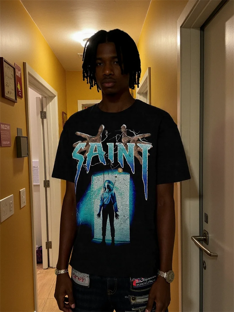 SAINT Vintage Summer New Style Letter Printed American High Street Loose Men's and Women's Casual Short sleeved T-shirt Trendy
SAINT Vintage Summer New Style Letter Printed American High Street Loose Men's and Women's Casual Short sleeved T-shirt Trendy