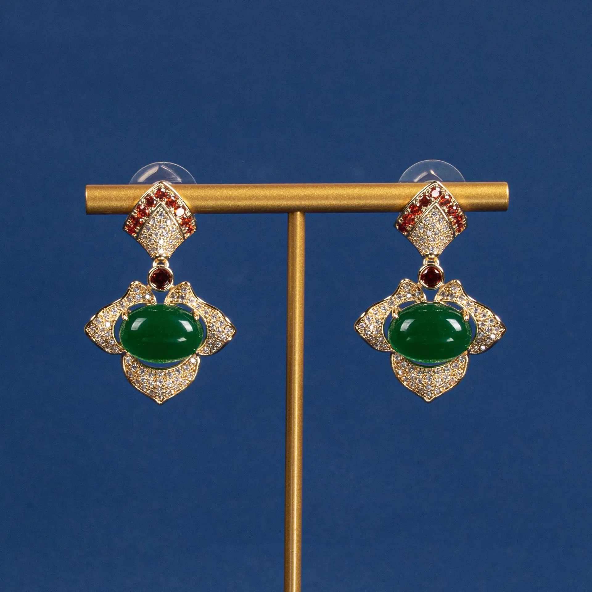 Chromatic King | Copper-Zirconia Colorful Earrings | Matte Gold Chain | Daily Styling Must-Have
Chromatic King | Copper-Zirconia Colorful Earrings | Matte Gold Chain | Daily Styling Must-Have