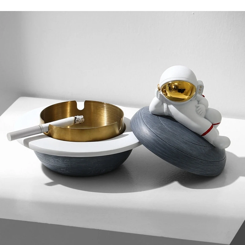 Portable Car Resin Ashtray Astronaut Crafts Living Room Desktop Anti-fly Ash Ornaments Household Smoking Accessories
Portable Car Resin Ashtray Astronaut Crafts Living Room Desktop Anti-fly Ash Ornaments Household Smoking Accessories