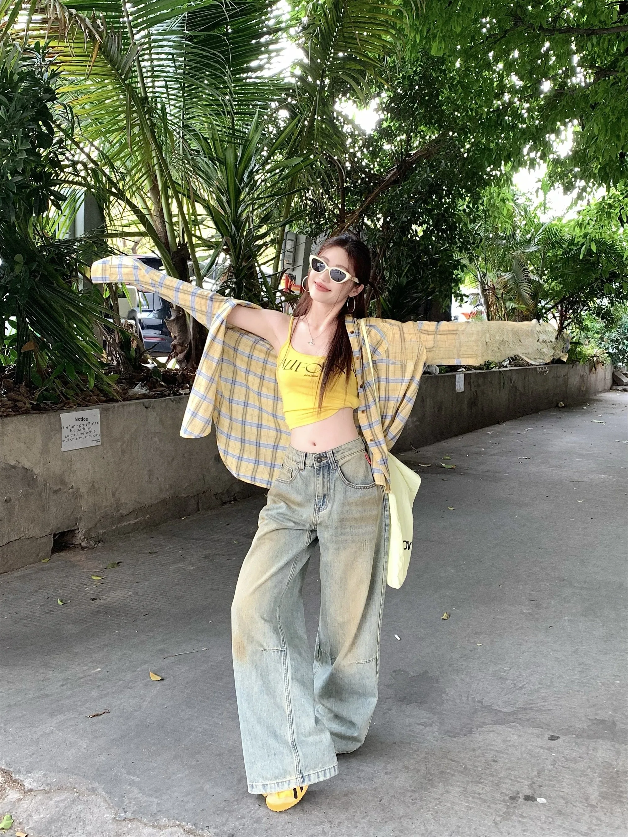 High Waist Loose Wide Leg Jeans Women's Summer Versatile Casual Loose Fit Dyeing Technique High Waist Bell Bottoms
High Waist Loose Wide Leg Jeans Women's Summer Versatile Casual Loose Fit Dyeing Technique High Waist Bell Bottoms