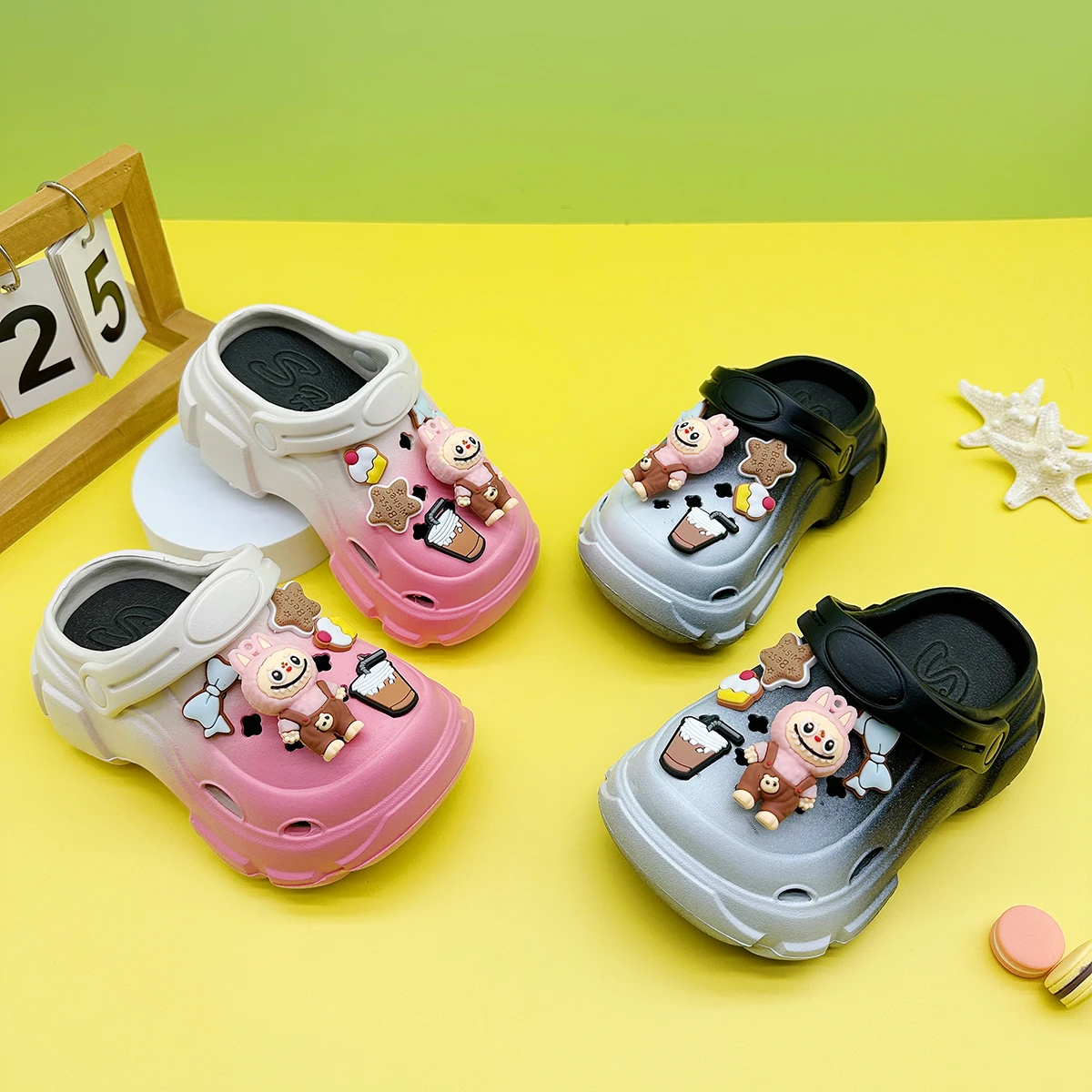 Cute and Versatile Family Slippers for Boys and Girls, New Cartoon Milk Tea Eva Clogs, Soft-Soled Non-Slip Toe-Cap Sandals 606
Cute and Versatile Family Slippers for Boys and Girls, New Cartoon Milk Tea Eva Clogs, Soft-Soled Non-Slip Toe-Cap Sandals 606