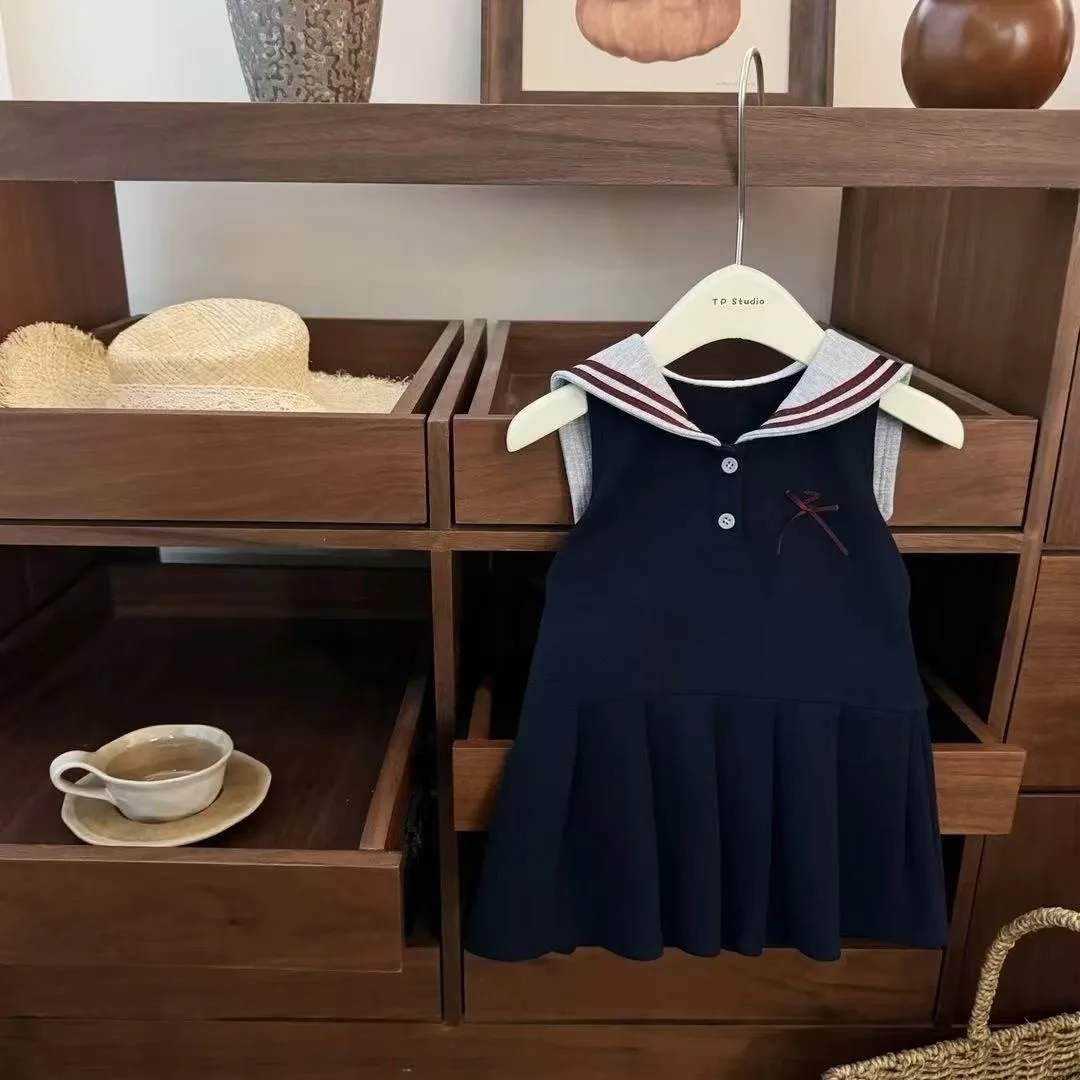 Baby Girls' Preppy Bow Vest Dress with Navy Collar And Pleated Skirt Sweet Princess Style Children's Outfit
Baby Girls' Preppy Bow Vest Dress with Navy Collar And Pleated Skirt Sweet Princess Style Children's Outfit