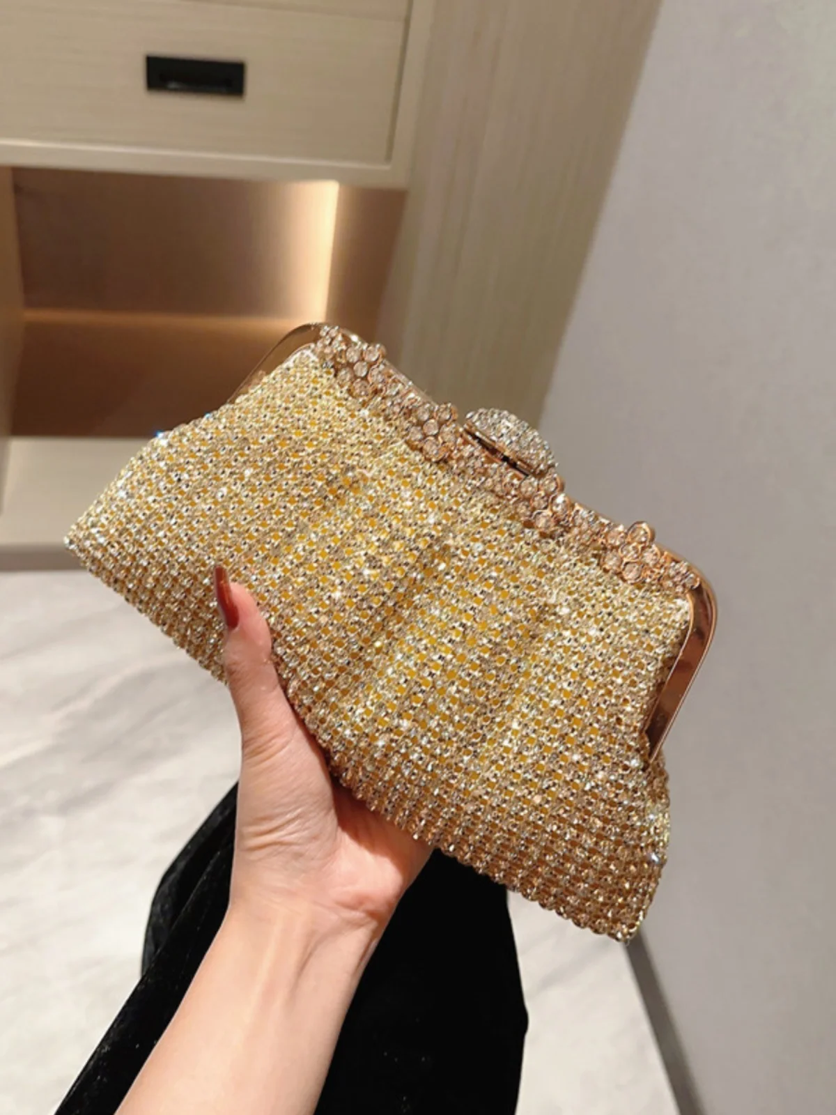 Роскошный клатч со стразами для ужина iny, женская сумочка, свадебный кошелек, сочетающийся с вечерней сумочкой Dr Diamond 
Роскошный клатч со стразами для ужина iny, женская сумочка, свадебный кошелек, сочетающийся с вечерней сумочкой Dr Diamond