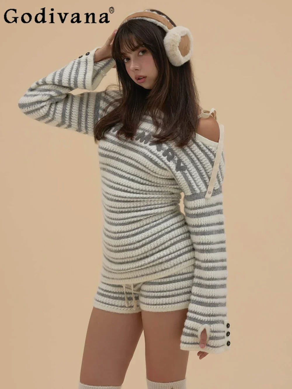 Spring and Autumn New Lady Japanese Style Sweet Fashion Off-Shoulder Sweater Short 2-Piece Set Women's Knitted Outfits 2025
Spring and Autumn New Lady Japanese Style Sweet Fashion Off-Shoulder Sweater Short 2-Piece Set Women's Knitted Outfits 2025