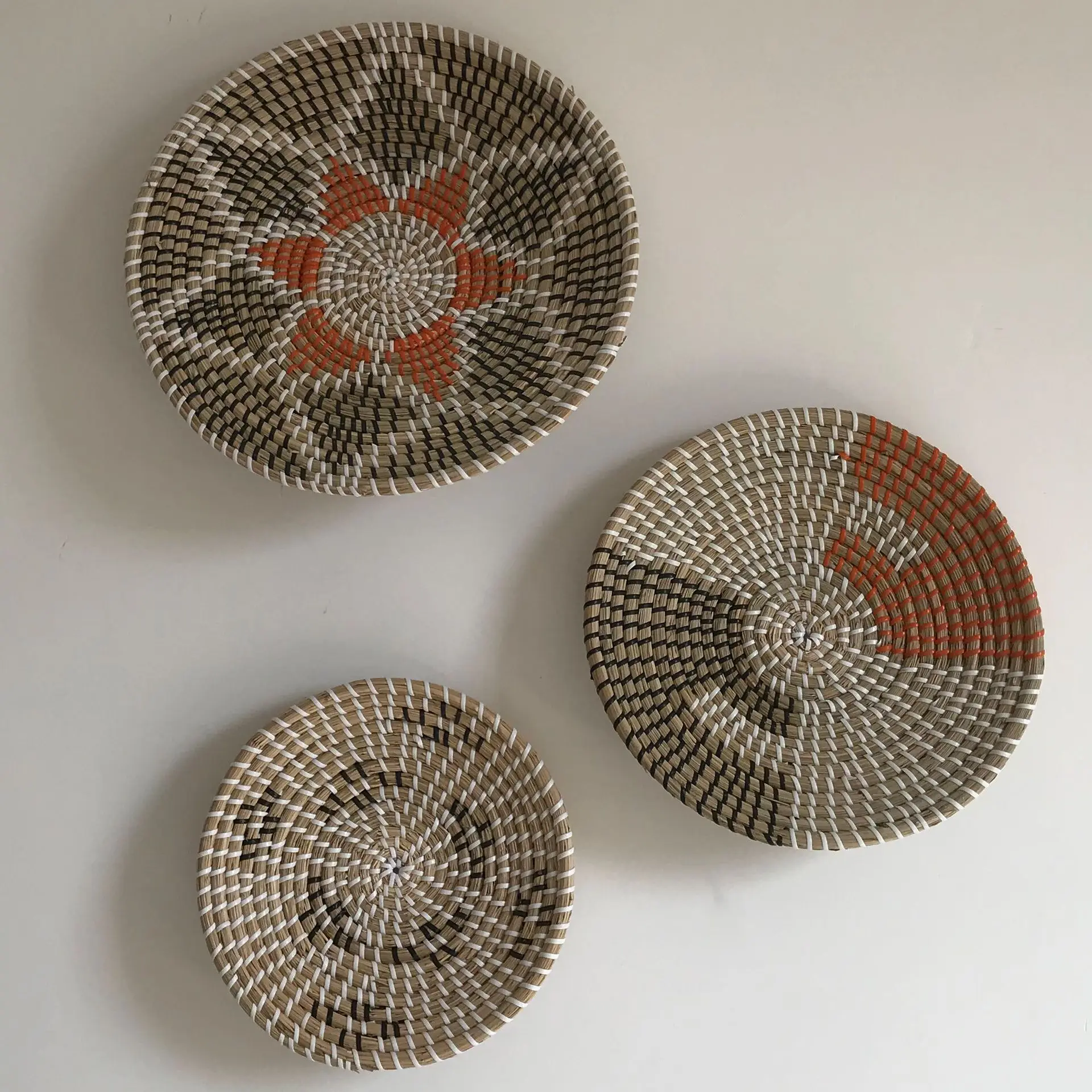 Seaweed woven pendant European style household decoration straw pendant living room wall woven pendant ornaments
Seaweed woven pendant European style household decoration straw pendant living room wall woven pendant ornaments