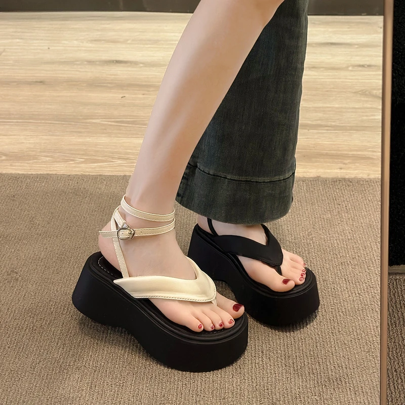 Summer Gladiator Women Sandals Fashion Outdoor Clip Toe Platform Flats Sandal Female Comfort Cross Strap Shoes
Summer Gladiator Women Sandals Fashion Outdoor Clip Toe Platform Flats Sandal Female Comfort Cross Strap Shoes