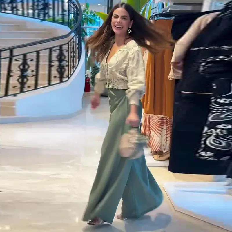 2025 New V-Neck Long Sleeve Slimming Wide Leg Pants Set Fashionable Women's Cross-Border Clothing Elegant Commute Style Winter
2025 New V-Neck Long Sleeve Slimming Wide Leg Pants Set Fashionable Women's Cross-Border Clothing Elegant Commute Style Winter