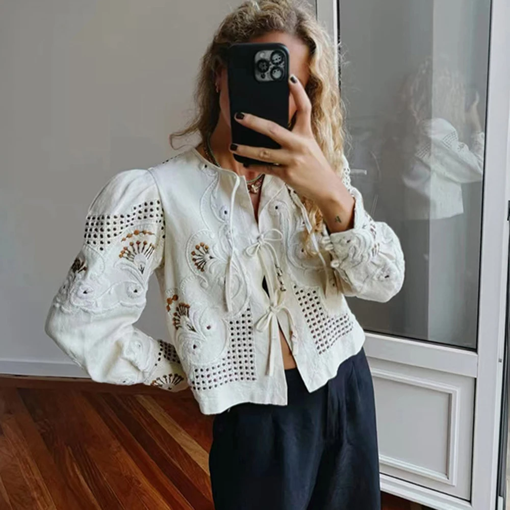 Floral Embroidery Hollow Out Blouse Women Spring Autumn Puff Sleeve Lace Up Designer Vintage Shirts Tops Elegant Blouses 2026
Floral Embroidery Hollow Out Blouse Women Spring Autumn Puff Sleeve Lace Up Designer Vintage Shirts Tops Elegant Blouses 2026