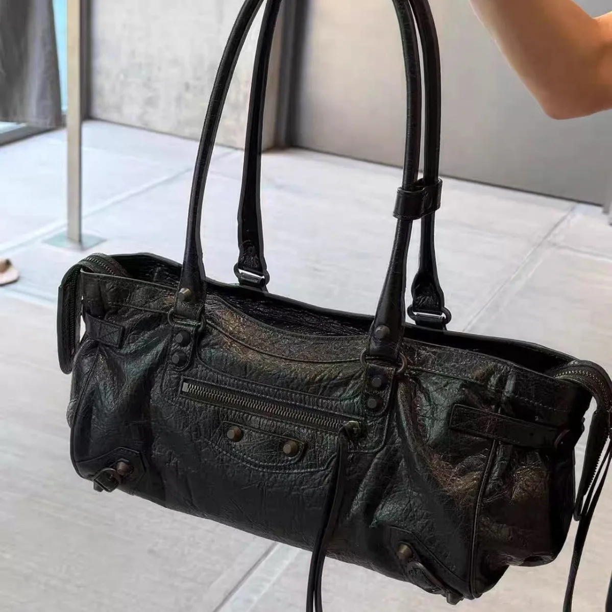 Retro Women's Motorcycle Handbag Brand Tassel Design High-end Shoulder Pillow Bag Trendy Large Capacity Underarm Bag Women's Bag
Retro Women's Motorcycle Handbag Brand Tassel Design High-end Shoulder Pillow Bag Trendy Large Capacity Underarm Bag Women's Bag