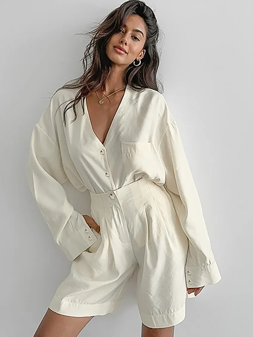 Spring Autumn Chic Solid Casual Outfit Women V-neck Long Sleeved Cardigan+High Waist Loose Shorts Streets Female Two Piece Set
Spring Autumn Chic Solid Casual Outfit Women V-neck Long Sleeved Cardigan+High Waist Loose Shorts Streets Female Two Piece Set