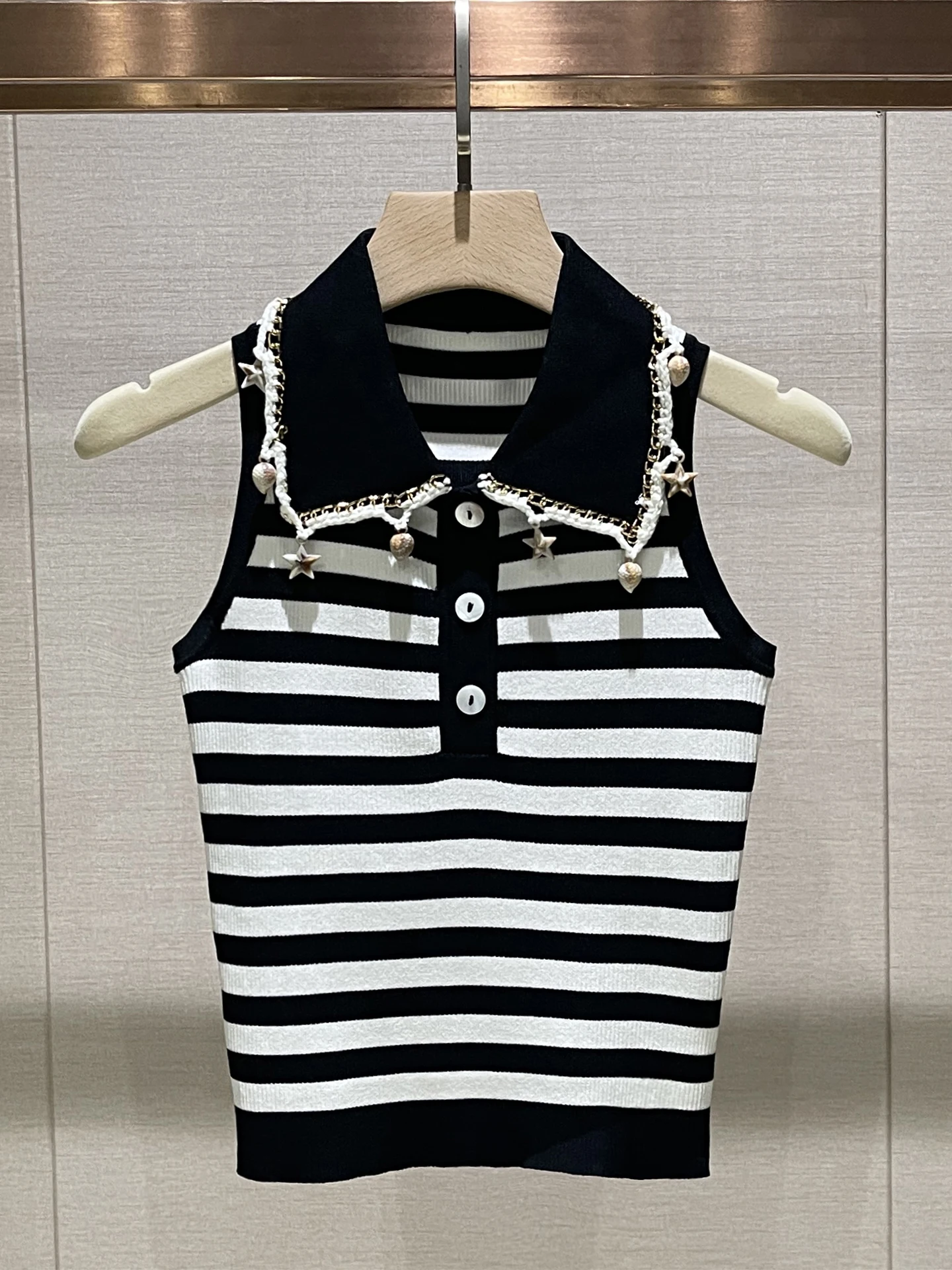 Вязаный свитер-жилет женский приталенный с полосатым узором, без рукавов, с отложным воротником, летняя новинка, повседневная одежда
Вязаный свитер-жилет женский приталенный с полосатым узором, без рукавов, с отложным воротником, летняя новинка, повседневная одежда