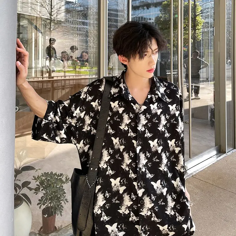Men's Butterfly Pattern Short Sleeve Shirt 2026 Summer New Loose Fit Casual Button Down Shirt Teen Streetwear Tops
Men's Butterfly Pattern Short Sleeve Shirt 2026 Summer New Loose Fit Casual Button Down Shirt Teen Streetwear Tops