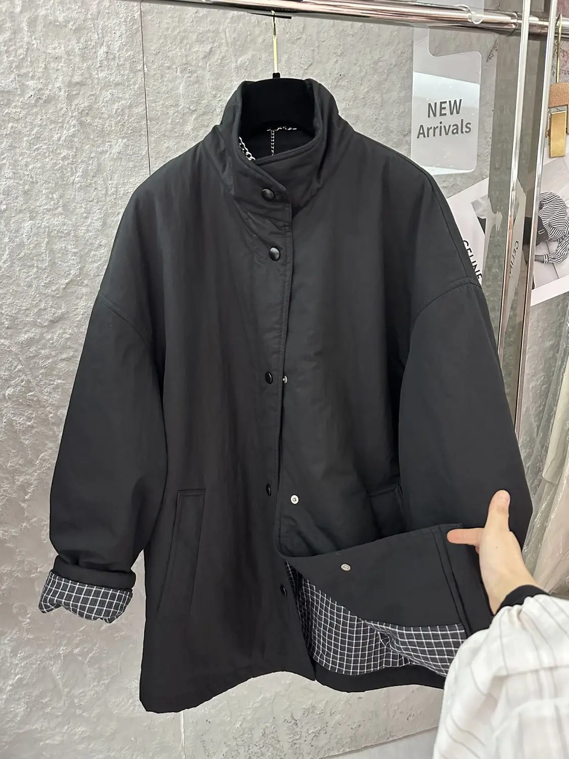 2025 Spring and Autumn New Women's Cotton Jacket Loose Commuter Stand Collar Splicing Oversized Jacket
2025 Spring and Autumn New Women's Cotton Jacket Loose Commuter Stand Collar Splicing Oversized Jacket
