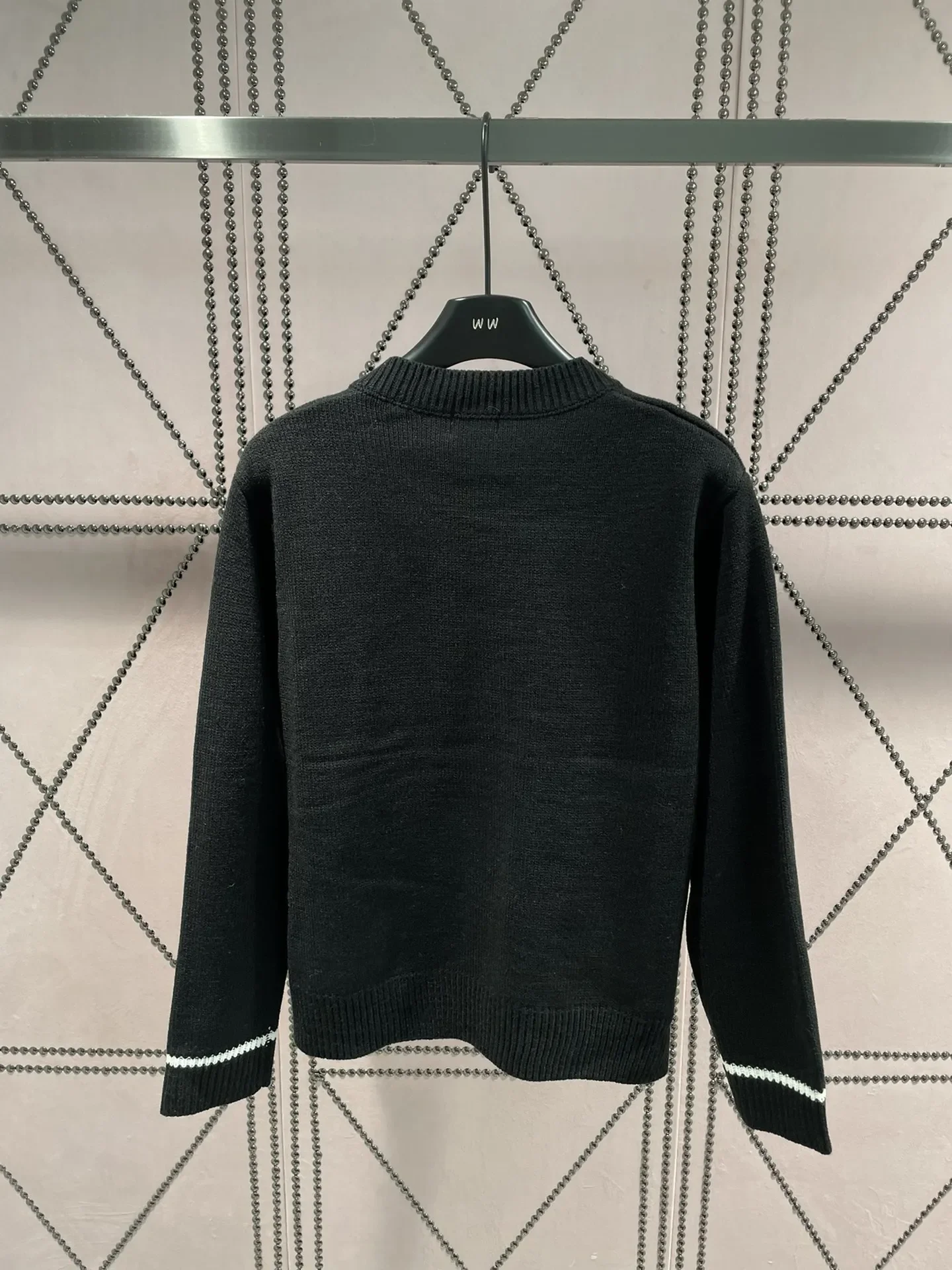 Autumn/Winter New Vintage Fashion College Style Versatile Black Round Neck Cardigan Sweater for Women
Autumn/Winter New Vintage Fashion College Style Versatile Black Round Neck Cardigan Sweater for Women