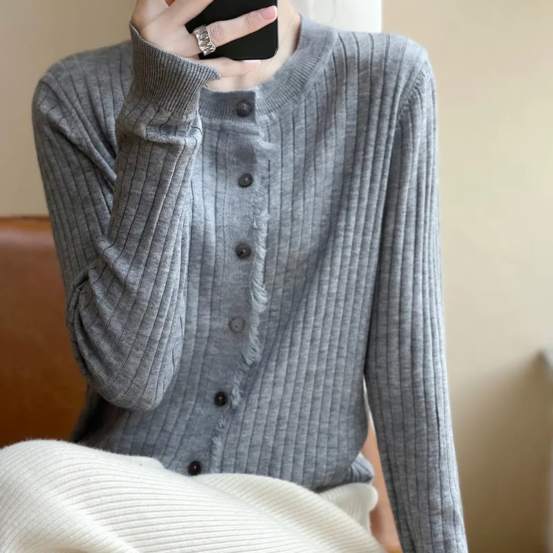Fringe round neck knitted cardigan 2023 autumn new slim-fit long sleeve sweater women's wool solid color coat
Fringe round neck knitted cardigan 2023 autumn new slim-fit long sleeve sweater women's wool solid color coat