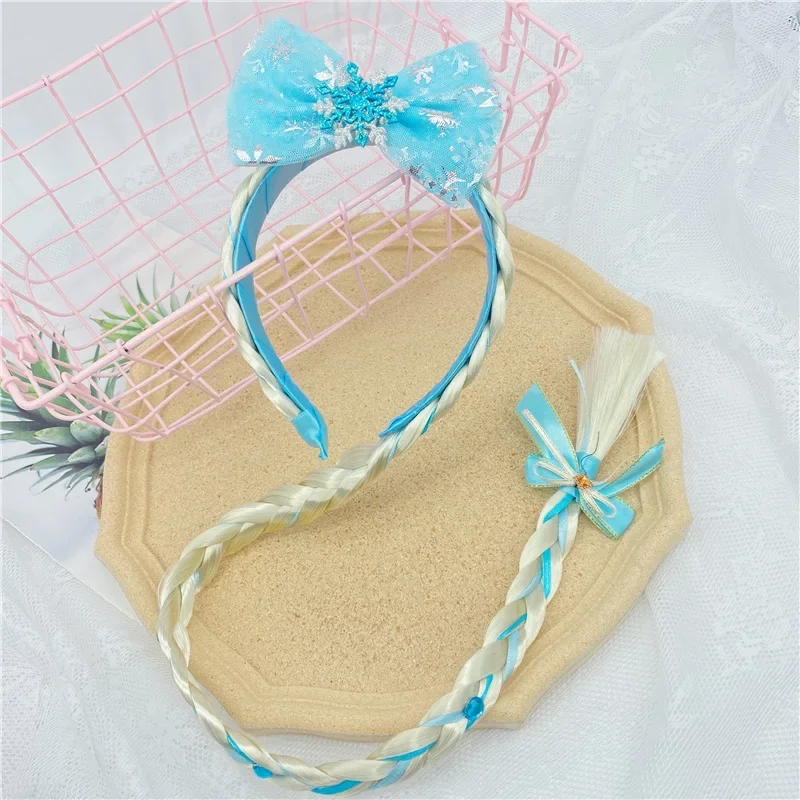 Детские аксессуары для волос в стиле принцессы: парик-косичка для девочек (для образов Ауроры и Эльзы), розовый, синий, с бантом-снежинкой, повязка на голову для плетения косичек
Детские аксессуары для волос в стиле принцессы: парик-косичка для девочек (для образов Ауроры и Эльзы), розовый, синий, с бантом-снежинкой, повязка на голову для плетения косичек