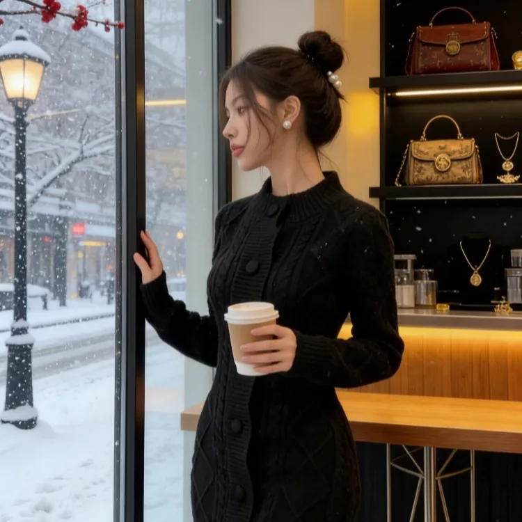 Осенне-зимний вязаный свитер с длинным рукавом, приталенный, из крученой пряжи, в корейском стиле, мягкий, из смесового полиэстера и нейлона, повседневная одежда
Осенне-зимний вязаный свитер с длинным рукавом, приталенный, из крученой пряжи, в корейском стиле, мягкий, из смесового полиэстера и нейлона, повседневная одежда