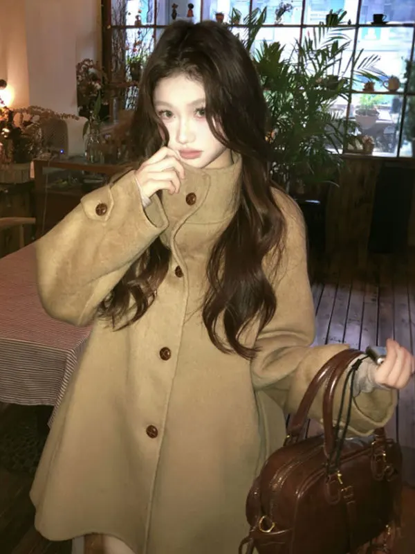 Мягкое свободное шерстяное пальто цвета хаки в стиле ретро с воротником-стойкой, зимняя модная женская верхняя одежда, маленький размер, пальто Super (3)
Мягкое свободное шерстяное пальто цвета хаки в стиле ретро с воротником-стойкой, зимняя модная женская верхняя одежда, маленький размер, пальто Super (3)