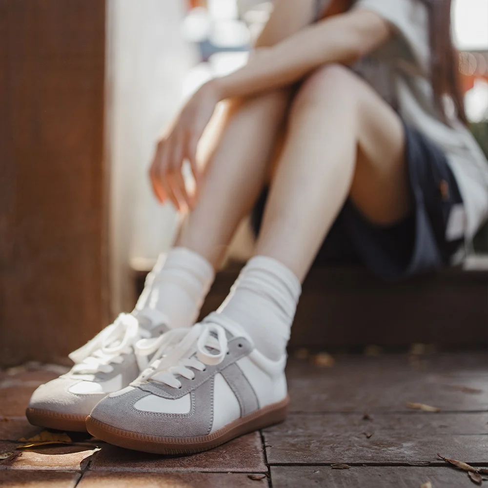 Maden Women's Vintage Spliced German Trainer Shoes Casual Lace-up Split Suede Skate Shoes for Spring and Fall Versatile Sneakers
Maden Women's Vintage Spliced German Trainer Shoes Casual Lace-up Split Suede Skate Shoes for Spring and Fall Versatile Sneakers