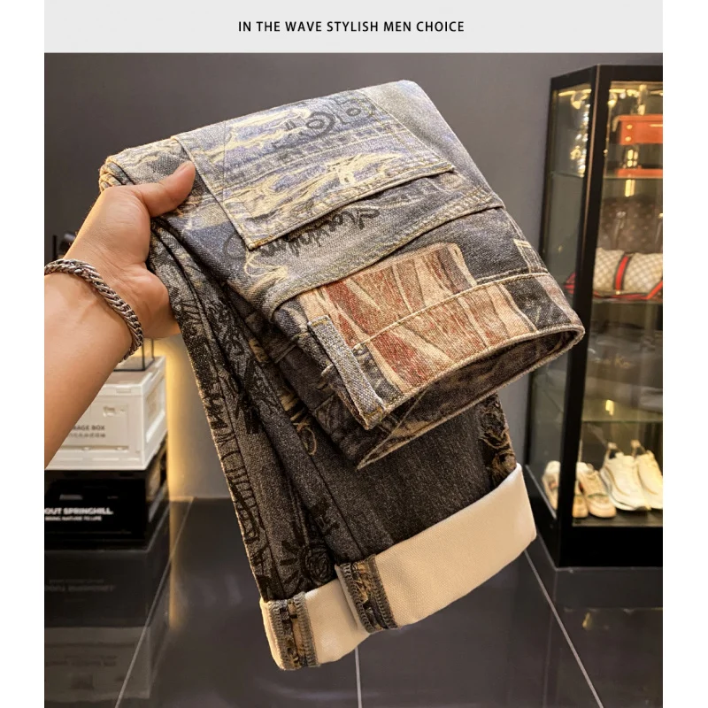 Американские элитные мужские джинсы с ретро-принтом, новинка осени 2025 года, крутые и свободные длинные брюки прямого кроя
Американские элитные мужские джинсы с ретро-принтом, новинка осени 2025 года, крутые и свободные длинные брюки прямого кроя