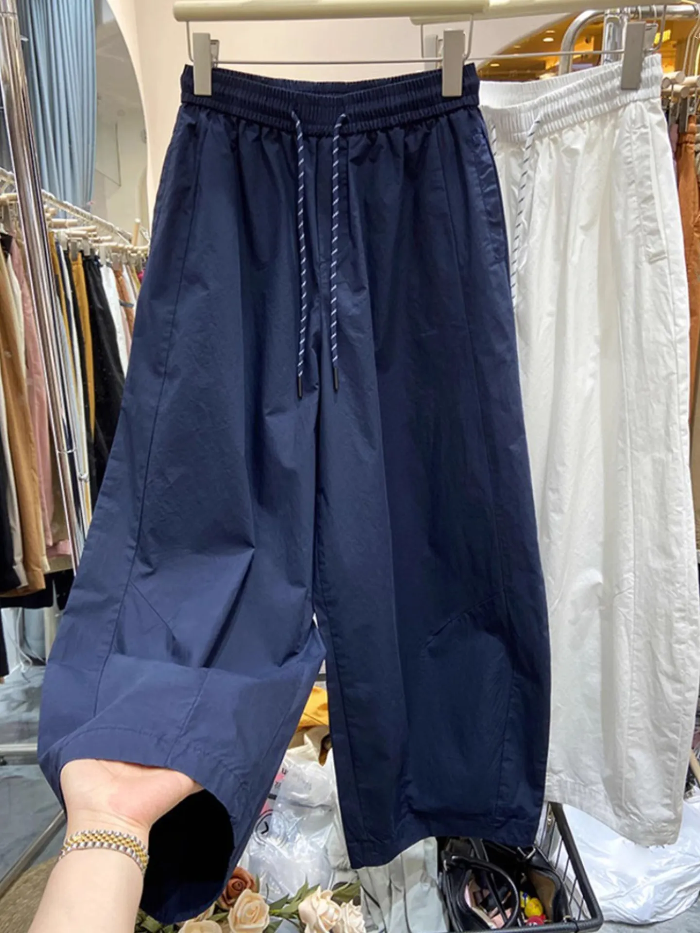 Quick Dry Ice Silk Wide Leg Pants Women Summer Thin Balloon Pants Loose Slim High Waist Nine Point Knife Casual Trousers
Quick Dry Ice Silk Wide Leg Pants Women Summer Thin Balloon Pants Loose Slim High Waist Nine Point Knife Casual Trousers