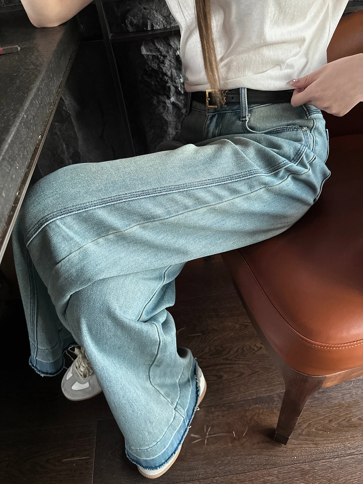Dabaoxi Women's Loose Straight Leg Jeans Side Seam Washed Denim Pants Casual Style High Waist Long Trousers Summer Collection
Dabaoxi Women's Loose Straight Leg Jeans Side Seam Washed Denim Pants Casual Style High Waist Long Trousers Summer Collection