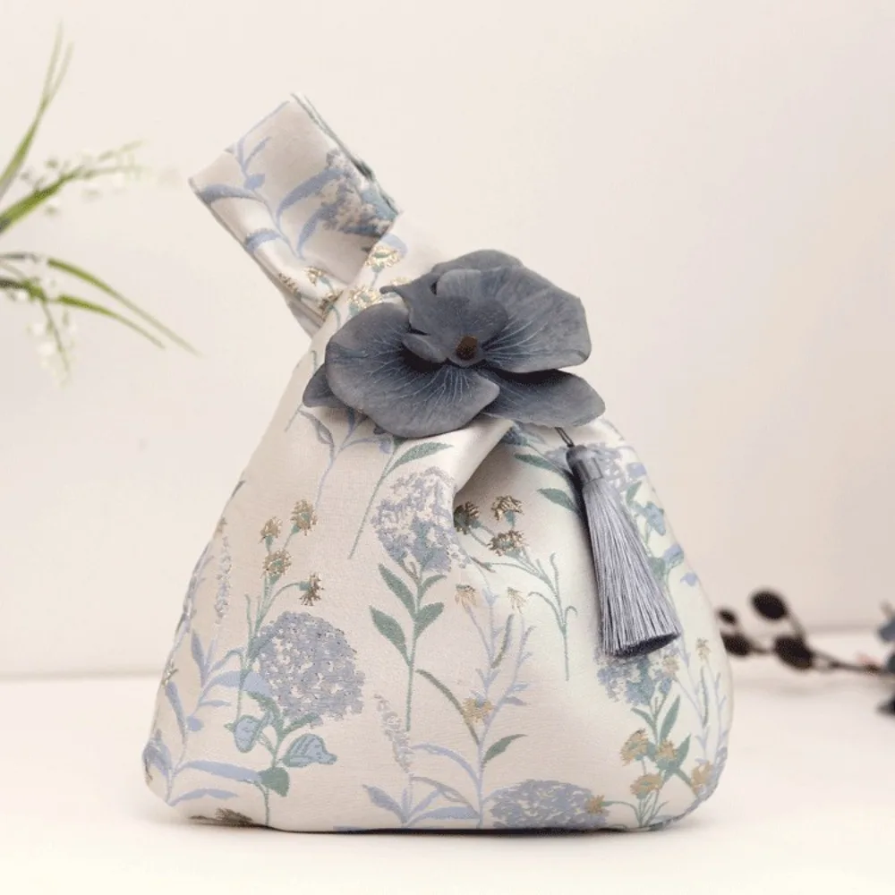 Portable Orchid Flower Tassel Knot Wrist Bag Printing Temperament Chinese Style Handbag Make Up Pouch Small Item Pouch Women
Portable Orchid Flower Tassel Knot Wrist Bag Printing Temperament Chinese Style Handbag Make Up Pouch Small Item Pouch Women