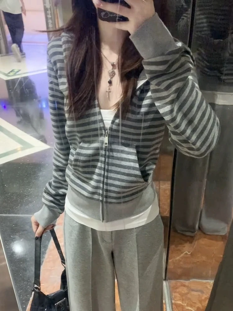 Korean Striped Waist-Cinching Hoodie Jacket Women's Autumn New Design Slim Fit Zipper Open Cardigan Top Fashion Commute Style
Korean Striped Waist-Cinching Hoodie Jacket Women's Autumn New Design Slim Fit Zipper Open Cardigan Top Fashion Commute Style