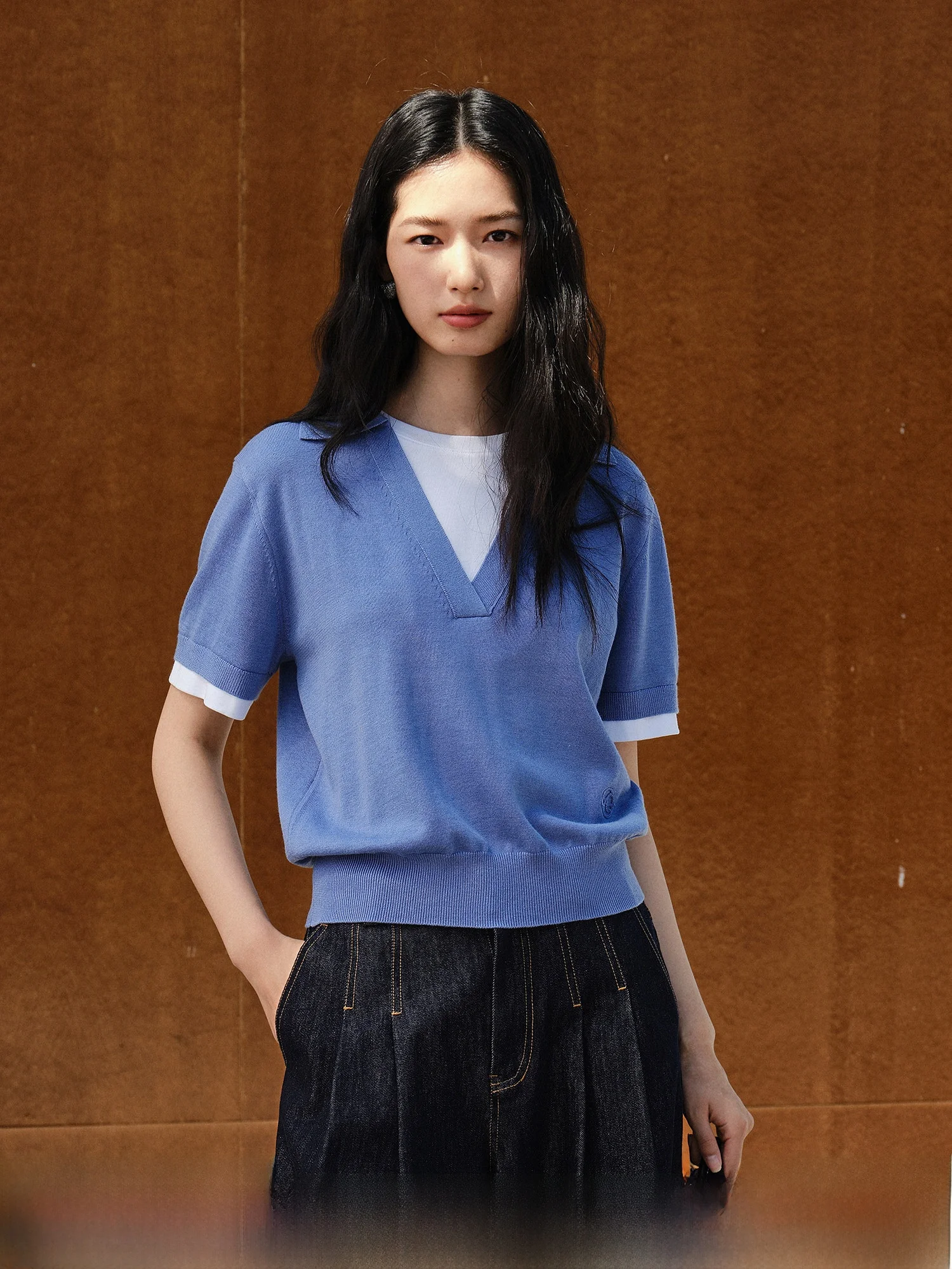 Retro Knitted Short Sleeve V-Neck T-Shirt Women's Short Style Color Block Fake Two-Piece Comfortable Spring Summer New Arrival
Retro Knitted Short Sleeve V-Neck T-Shirt Women's Short Style Color Block Fake Two-Piece Comfortable Spring Summer New Arrival