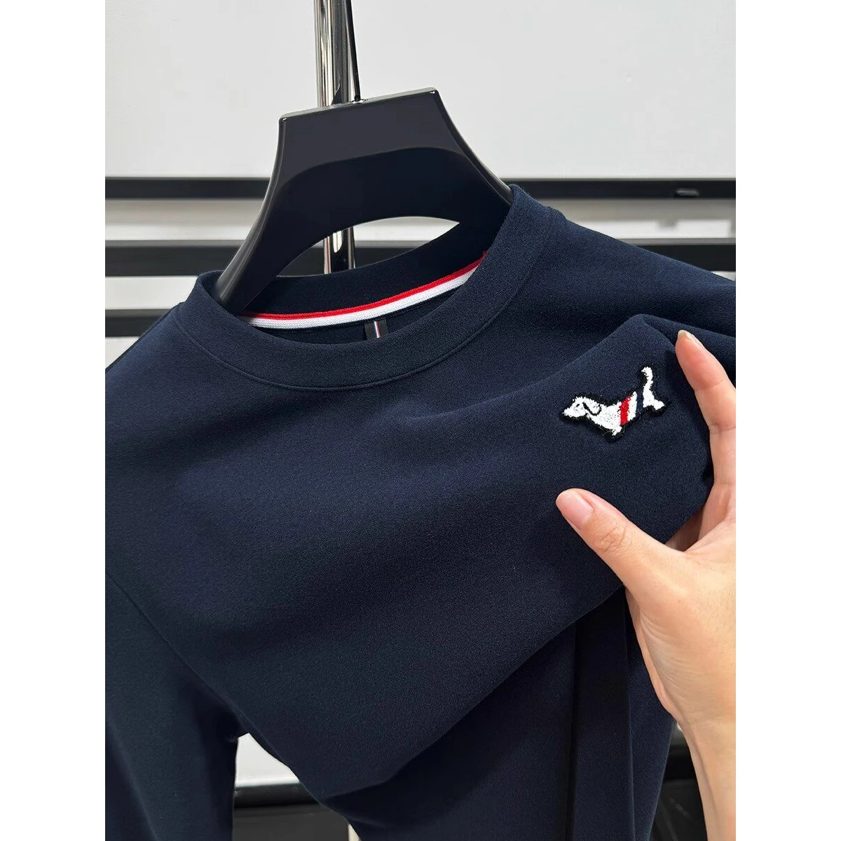 Faionable Long Sve Embroidered Fce T-irt Men's Autumn Winter High End Double Sided Brued Casual Warmth Inner Wear
Faionable Long Sve Embroidered Fce T-irt Men's Autumn Winter High End Double Sided Brued Casual Warmth Inner Wear