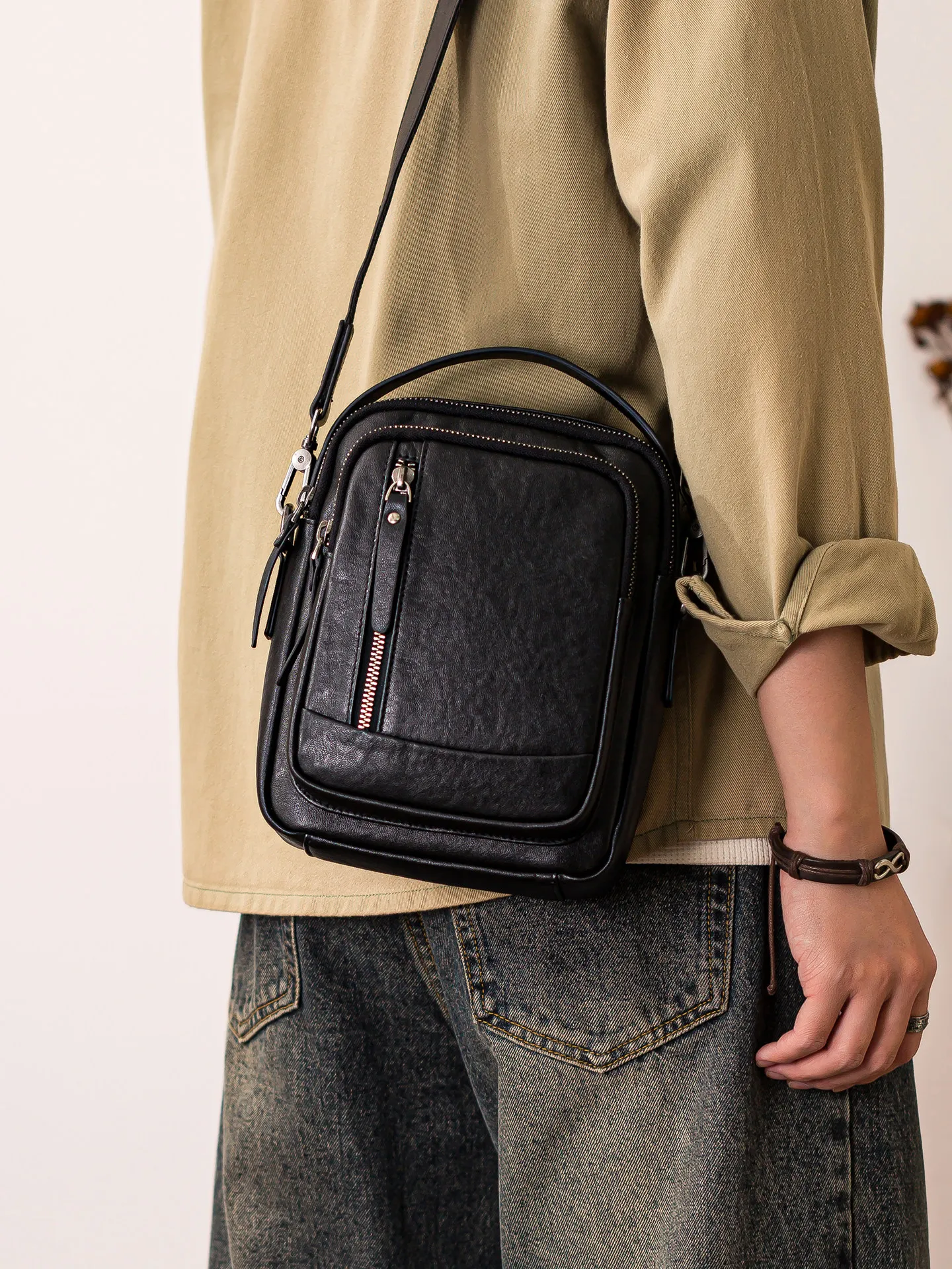 PNDME outdoor daily light high quality genuine leather men's shoulder bag casual luxury soft cow leather phone crossbody bag
PNDME outdoor daily light high quality genuine leather men's shoulder bag casual luxury soft cow leather phone crossbody bag