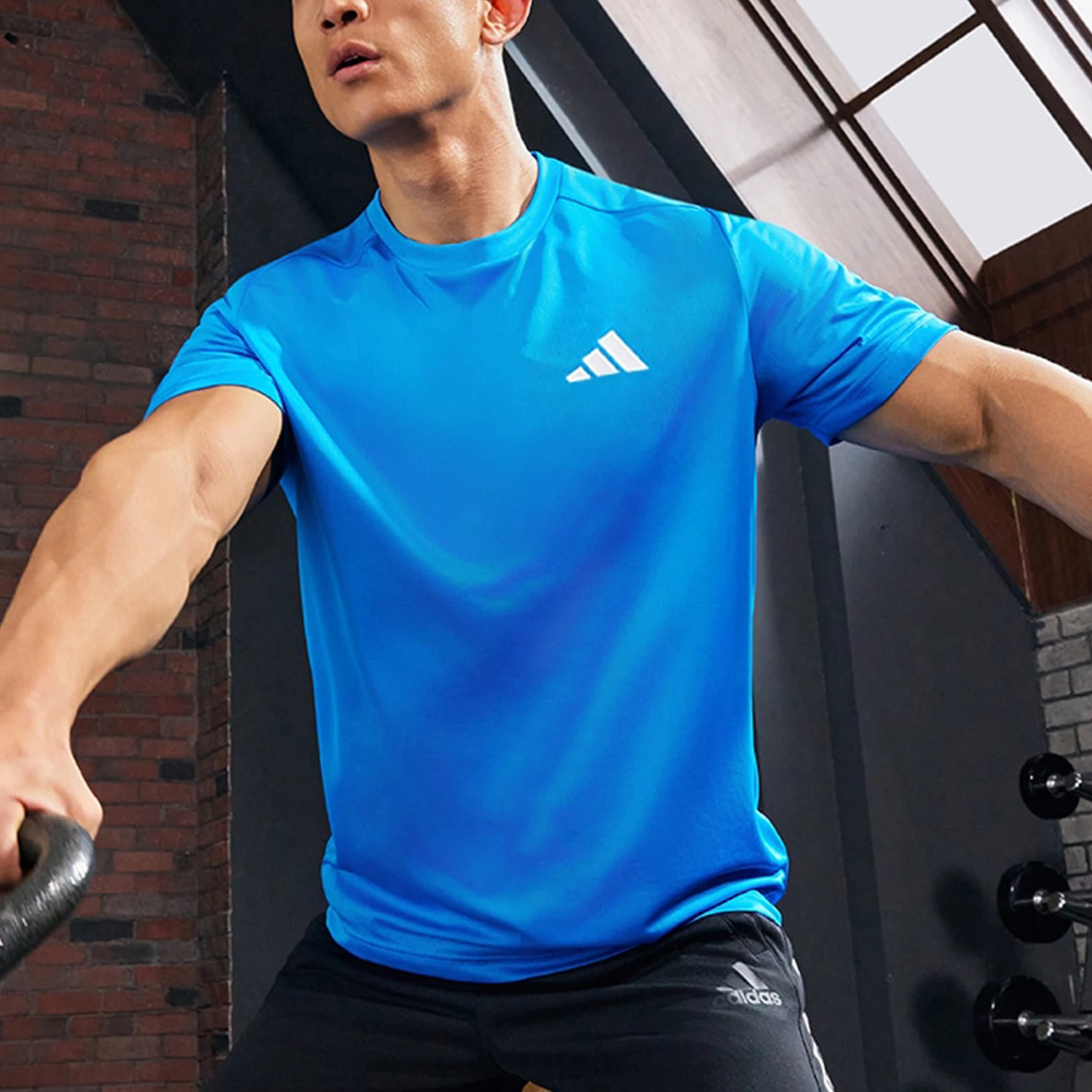 Adidas подлинная мужская спортивная футболка для фитнеса с короткими рукавами и круглым вырезом M PL T HF7158
Adidas подлинная мужская спортивная футболка для фитнеса с короткими рукавами и круглым вырезом M PL T HF7158