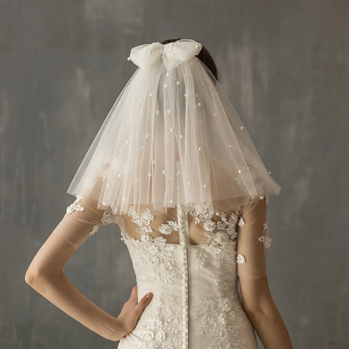 V629 European and American Style Elegant Bridal Veil, Short Double-Layer White Pearl Bow Wedding Photo Shoot Headpiece Wholesale
V629 European and American Style Elegant Bridal Veil, Short Double-Layer White Pearl Bow Wedding Photo Shoot Headpiece Wholesale