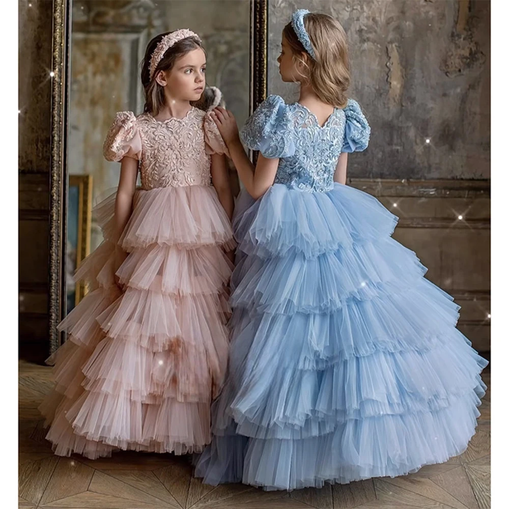 O Neck Short Puffy Sleeves Tiered Princess Ball Gowns Flower Girl Dresses For Wedding Lace Appliqued Tulle Kids Pageant Dresses
O Neck Short Puffy Sleeves Tiered Princess Ball Gowns Flower Girl Dresses For Wedding Lace Appliqued Tulle Kids Pageant Dresses