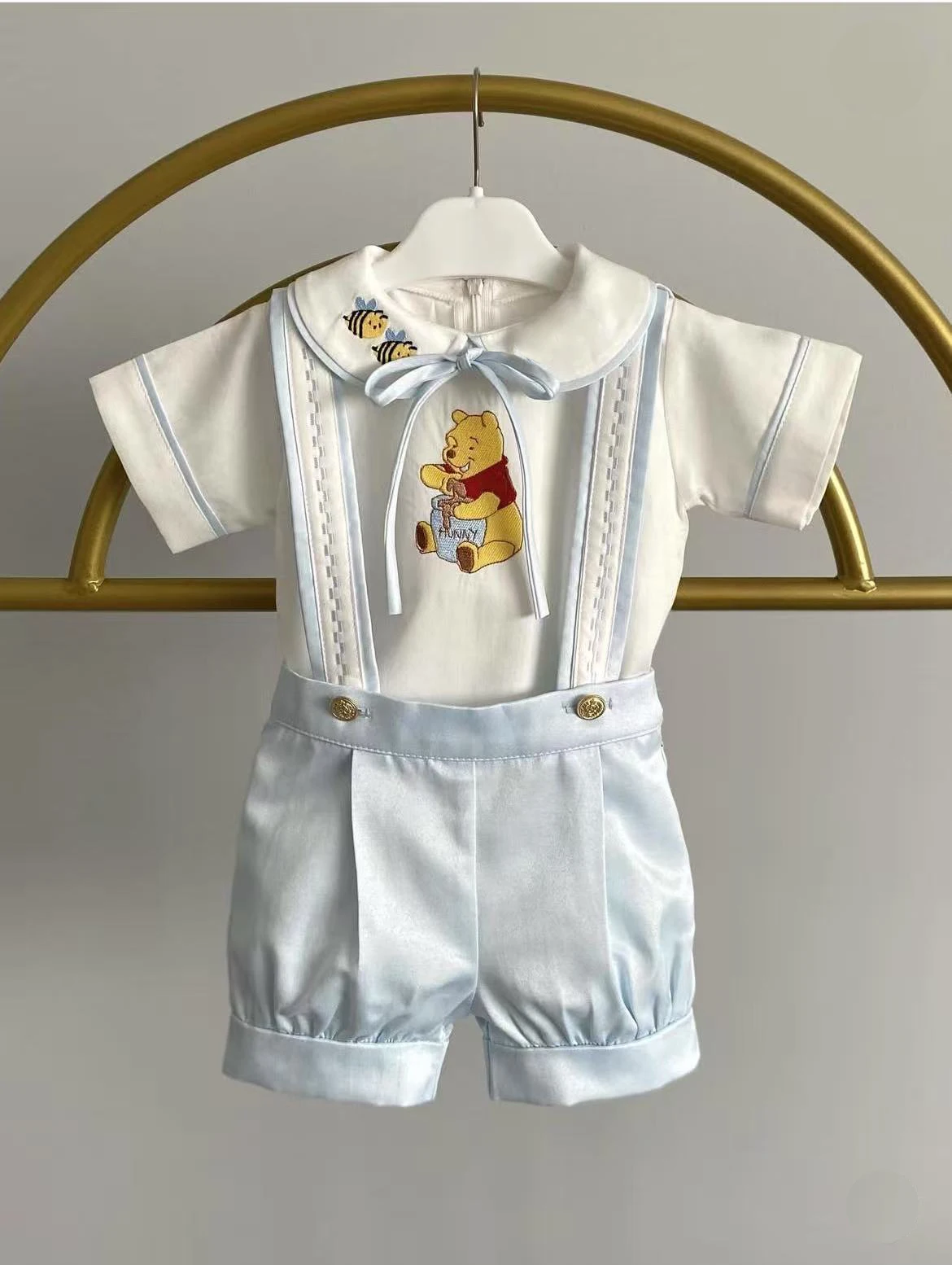 Костюм с вышивкой синего медведя для маленьких мальчиков 0-6 лет, костюм для вечеринки, дня рождения, праздника, фотографии B321
Костюм с вышивкой синего медведя для маленьких мальчиков 0-6 лет, костюм для вечеринки, дня рождения, праздника, фотографии B321