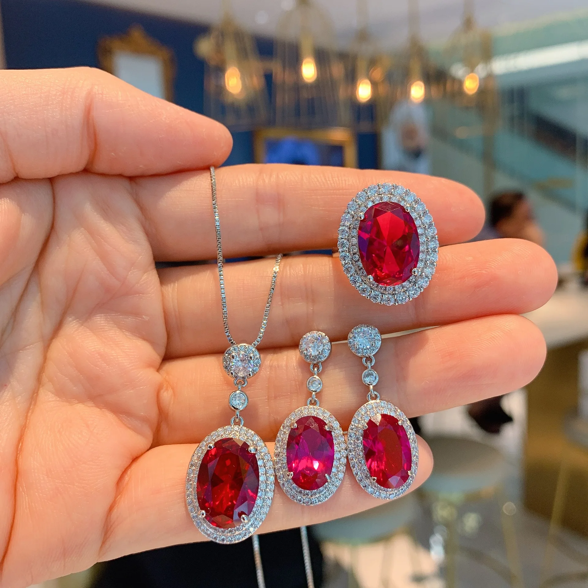 Red Corundum Imitation Ruby Pigeon Blood Color Gemstone Stud Earring Pendant Necklace Ring Set Fashion Jewelry Party Accessory
Red Corundum Imitation Ruby Pigeon Blood Color Gemstone Stud Earring Pendant Necklace Ring Set Fashion Jewelry Party Accessory