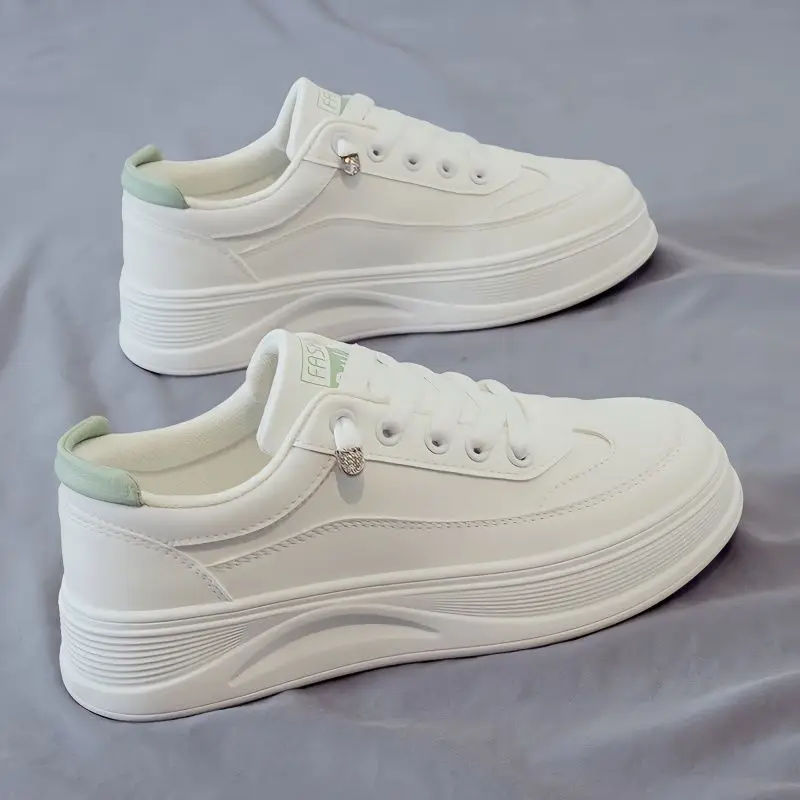 Autumn new fashion trend women's white shoes board shoes Breathable sole casual shoes Women's sneakers Young girls
Autumn new fashion trend women's white shoes board shoes Breathable sole casual shoes Women's sneakers Young girls