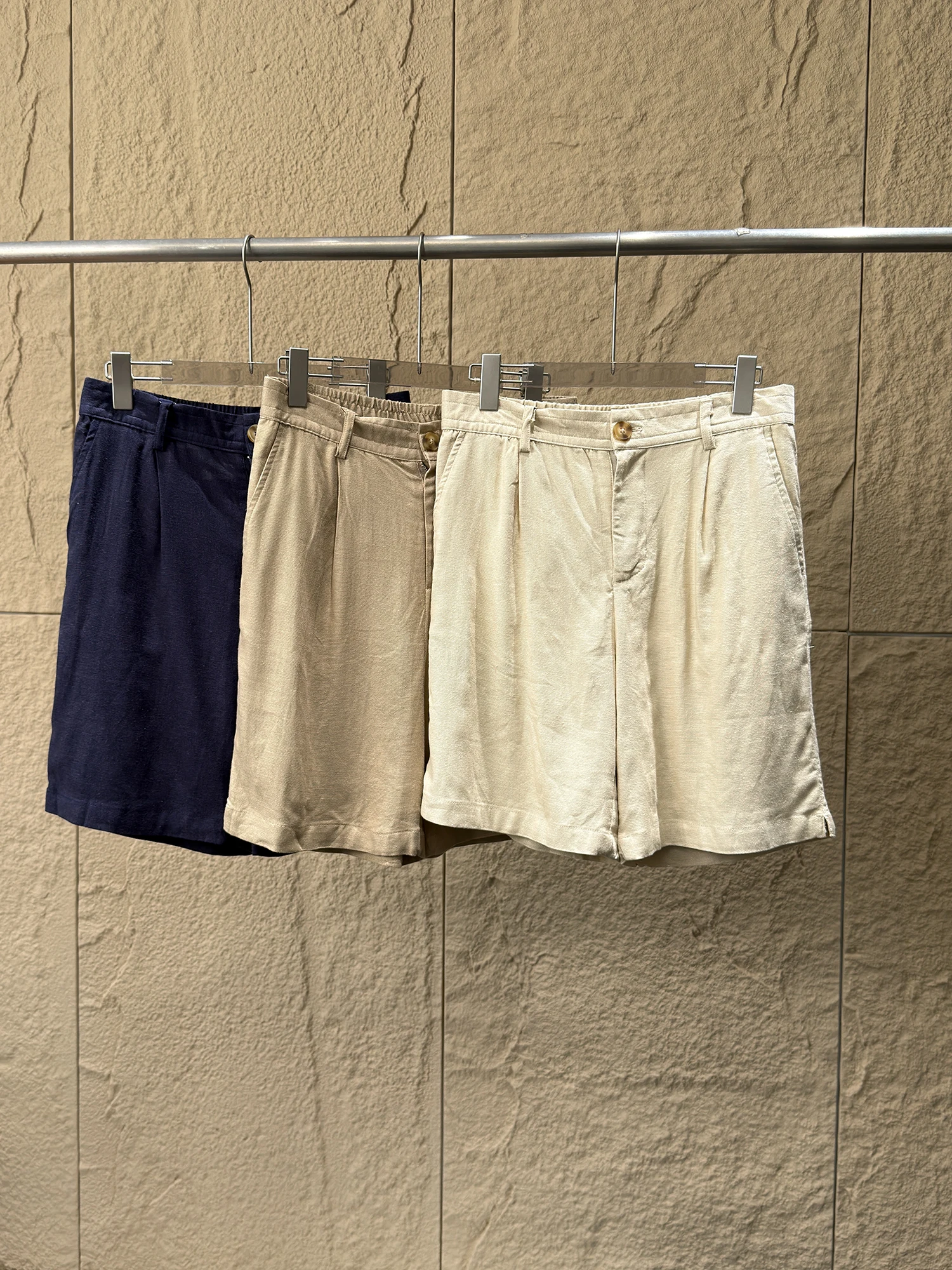Natural Linen Men's Casual Shorts Elastic Waist Pleated Cool Feeling Breathable Summer Loose Fit Straight Leg Five-Quarter Pants
Natural Linen Men's Casual Shorts Elastic Waist Pleated Cool Feeling Breathable Summer Loose Fit Straight Leg Five-Quarter Pants